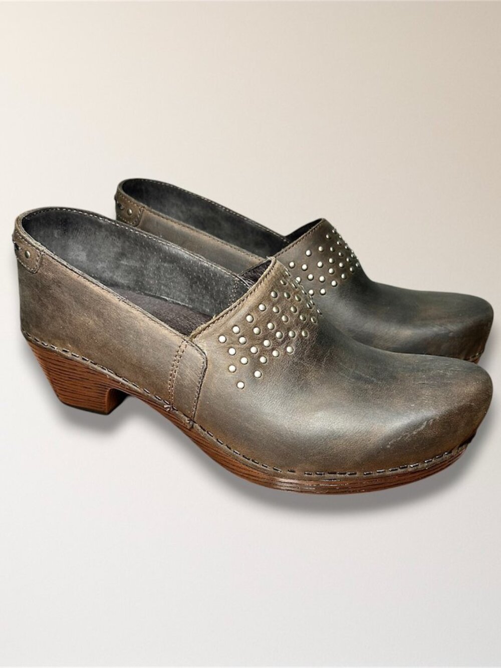 Dansko Mavis Brown Nubuck Studded Clogs Women's 42 Comfort Leather Shoes‎ Travel